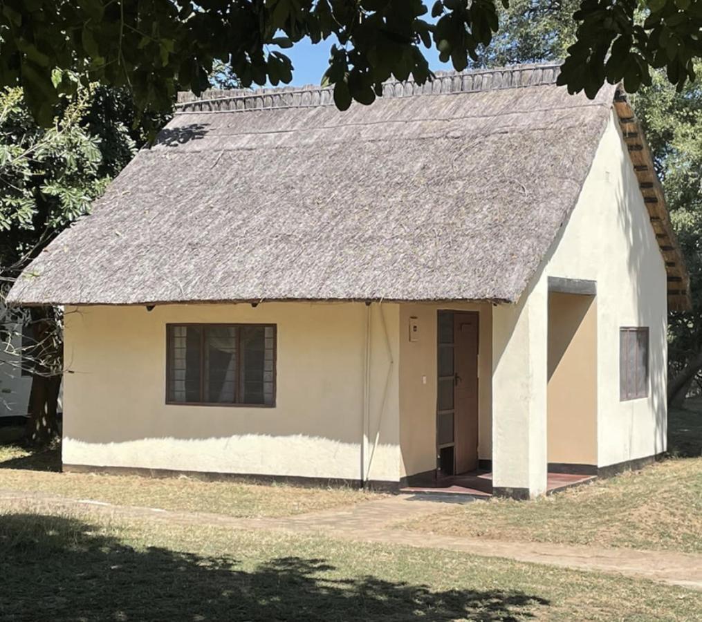 Marula Lodge Mfuwe Kültér fotó